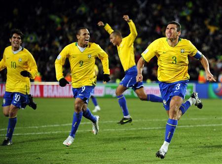 2009联合会杯决赛，巴西3-2逆转美国，队长卢西奥打入反超进球激动不已